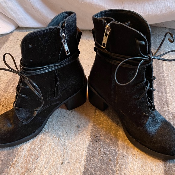 UGG Boots - Picture 6 of 9